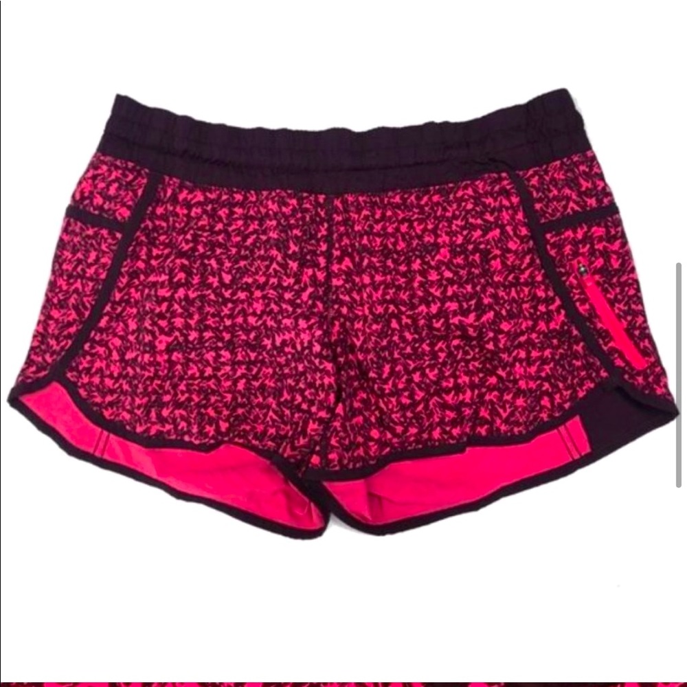 Lululemon Tracker Short III Mountain Peaks Bon Bon